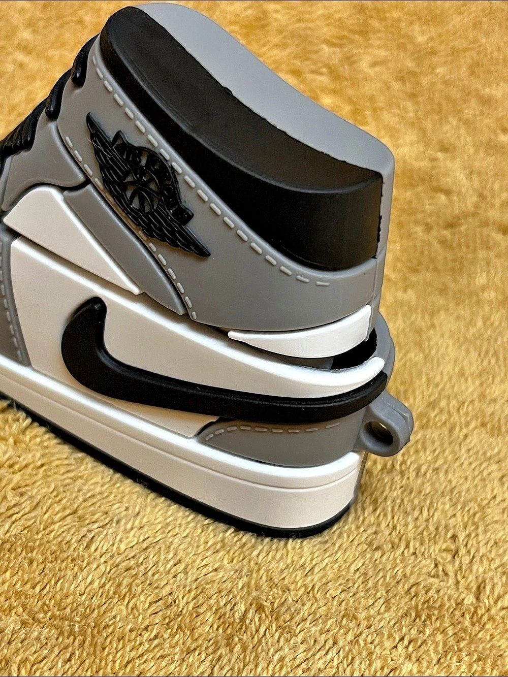 Air pod silicone case/holder - Picture 6 of 8